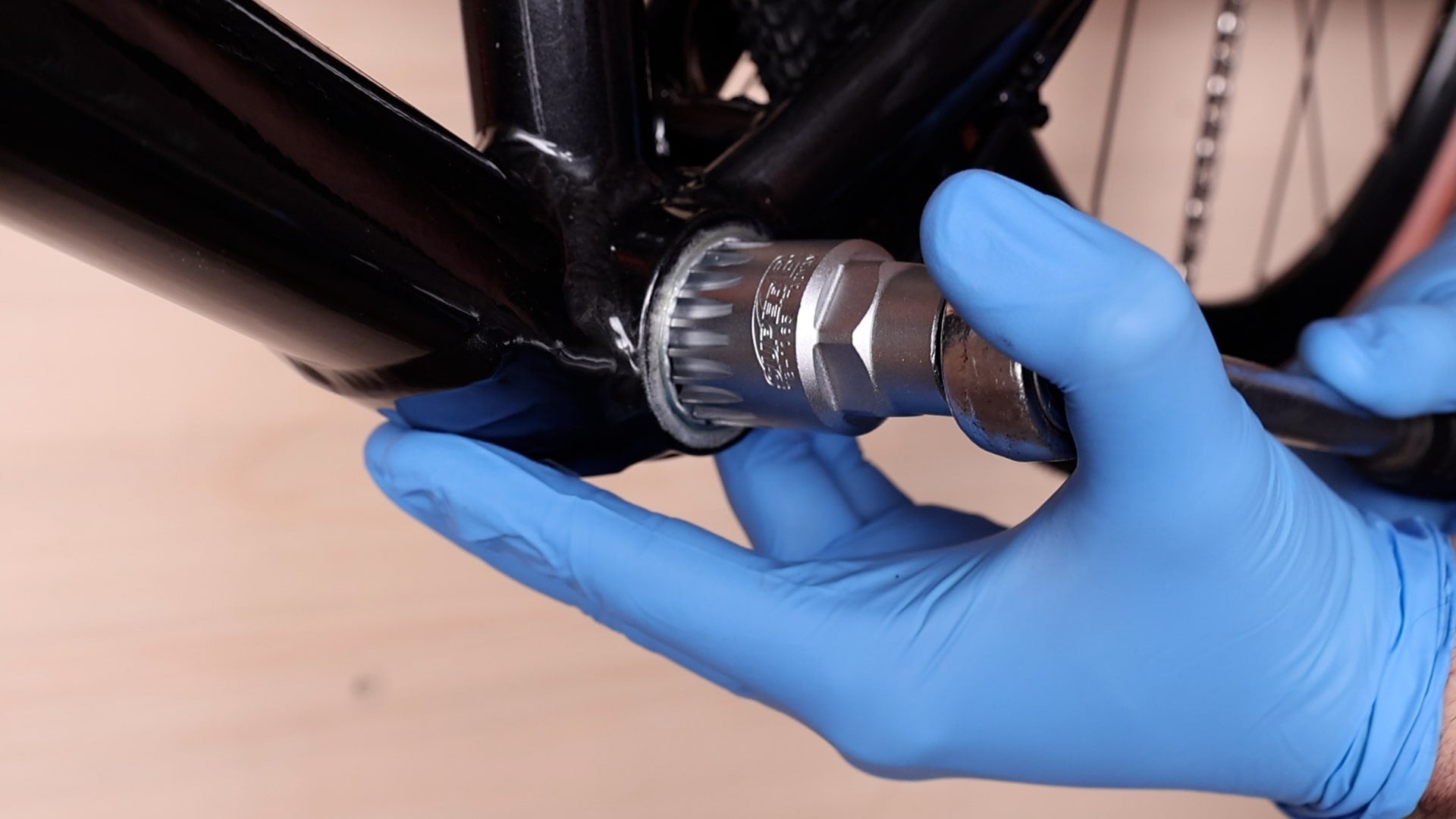 Hvordan demontere og installere firkant kranklager