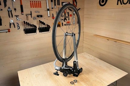 Slik retter du kast i sykkelhjulet