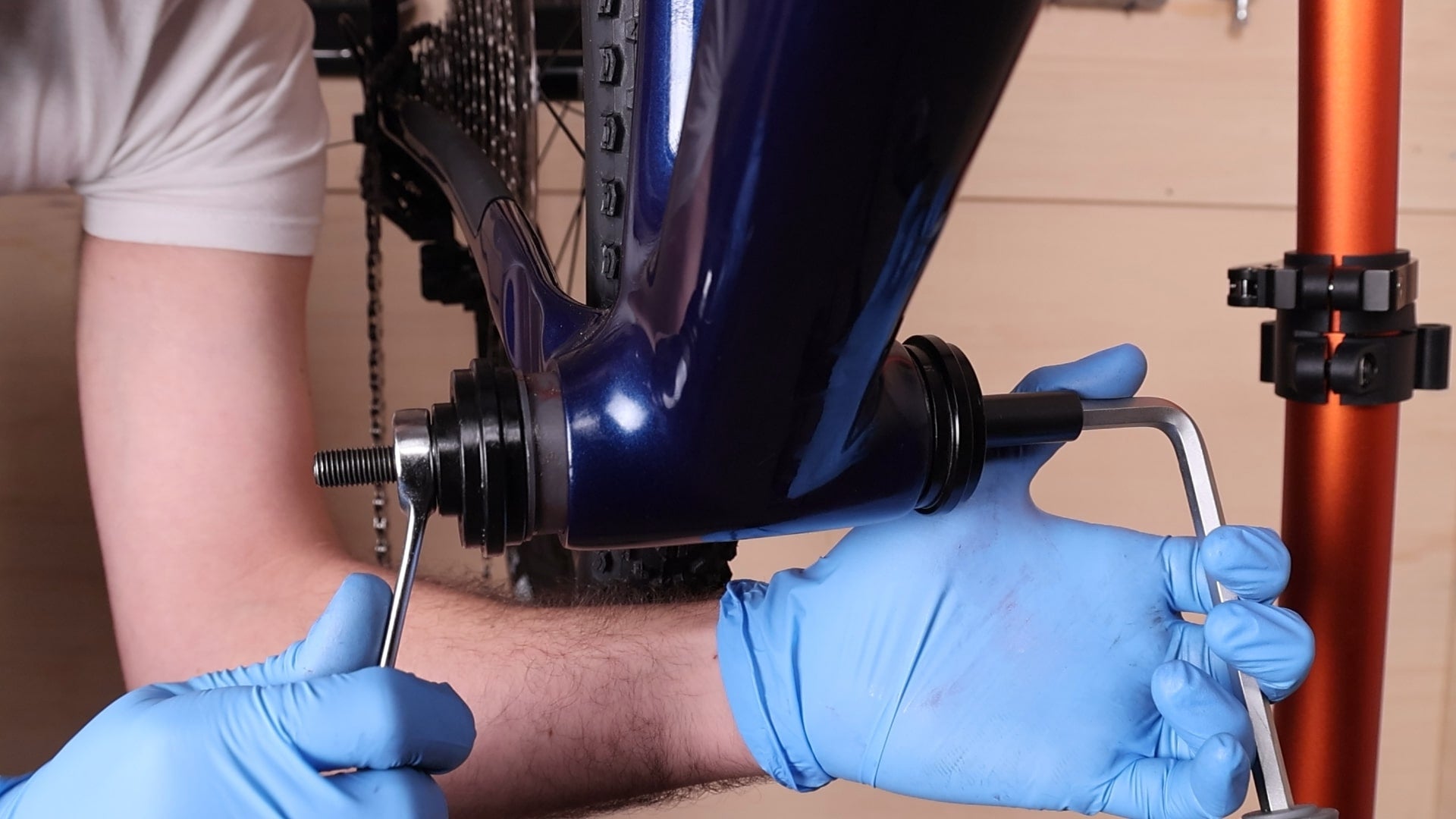 Hvordan fjerne og installere Press Fit kranklager