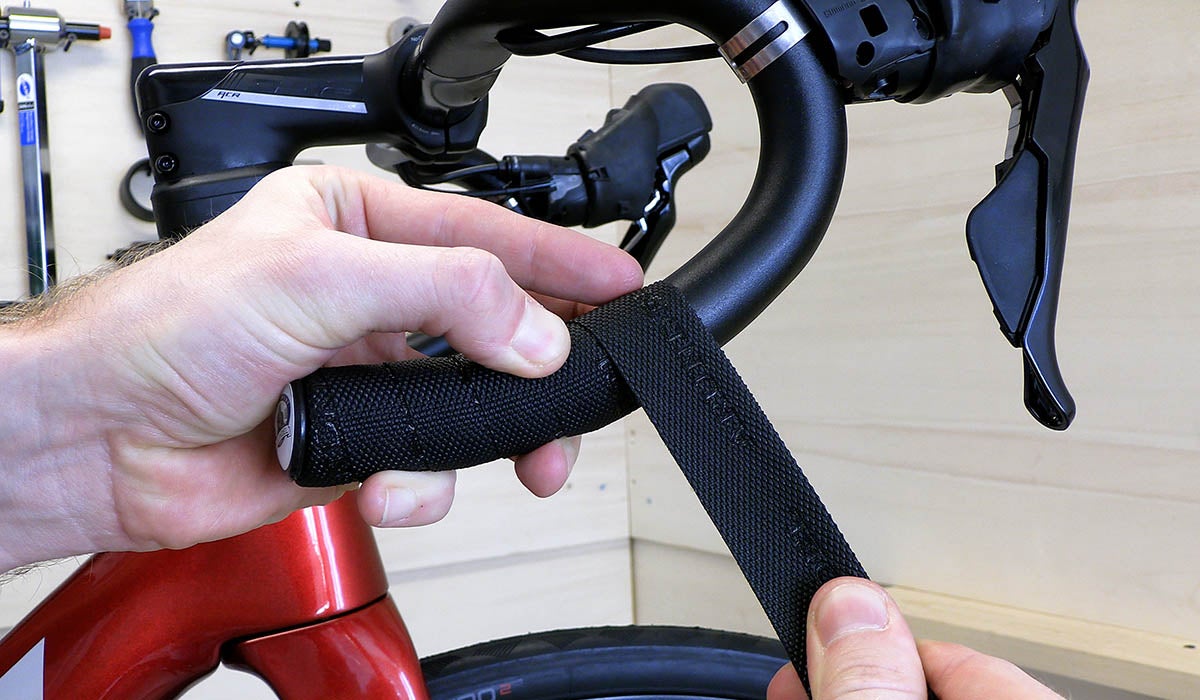 Legge styretape på landevei og gravel som en proff